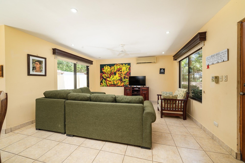 Freshly Updated 3BR With Pool Walk to the Beach Casa Luz de Luna