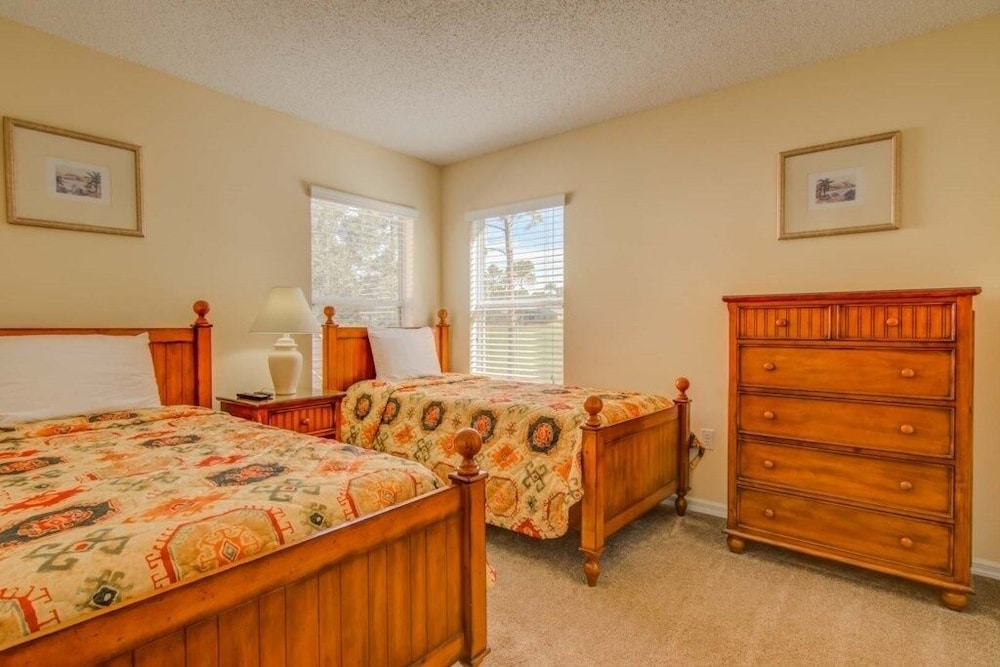 Game Room Private Pool & Spa! 4 Bedroom Home by RedAwning