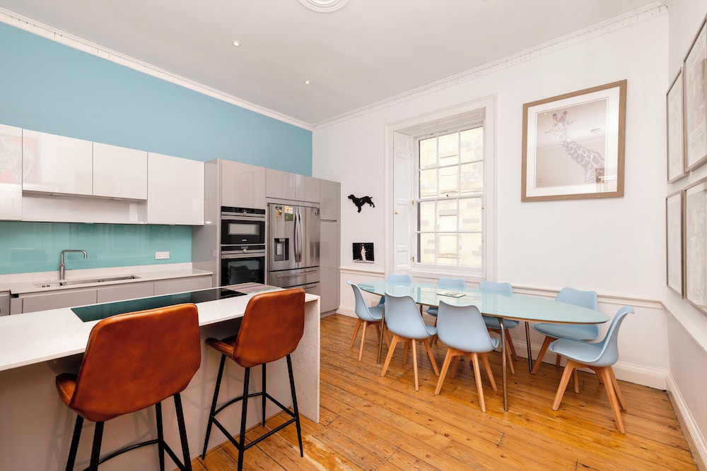 Luxury Family Flat in Edinburgh New Town