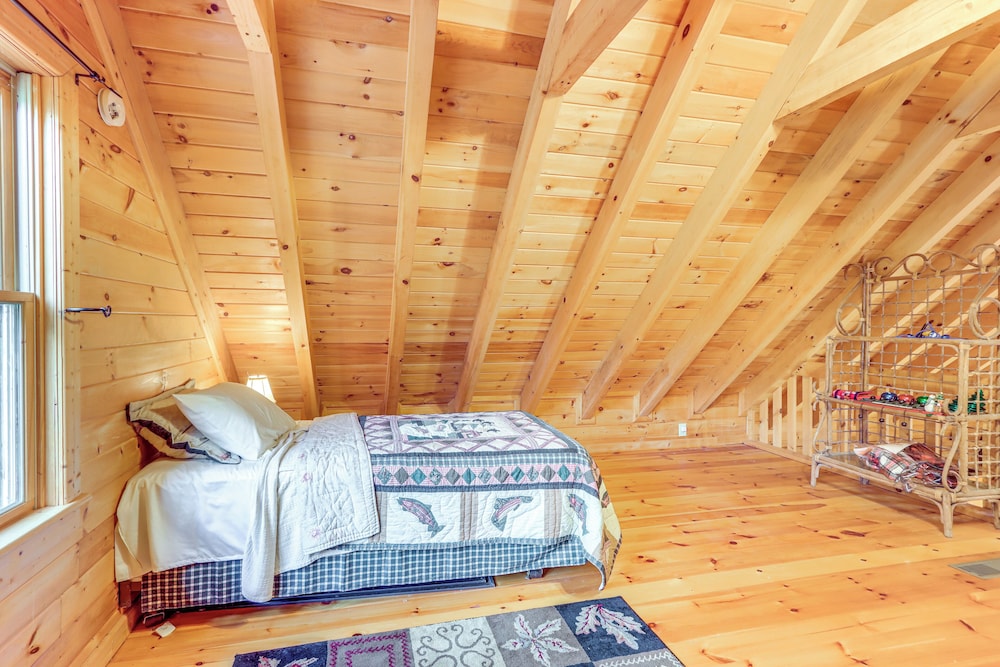 Private Hot Tub: Secluded Ellijay Cabin on River