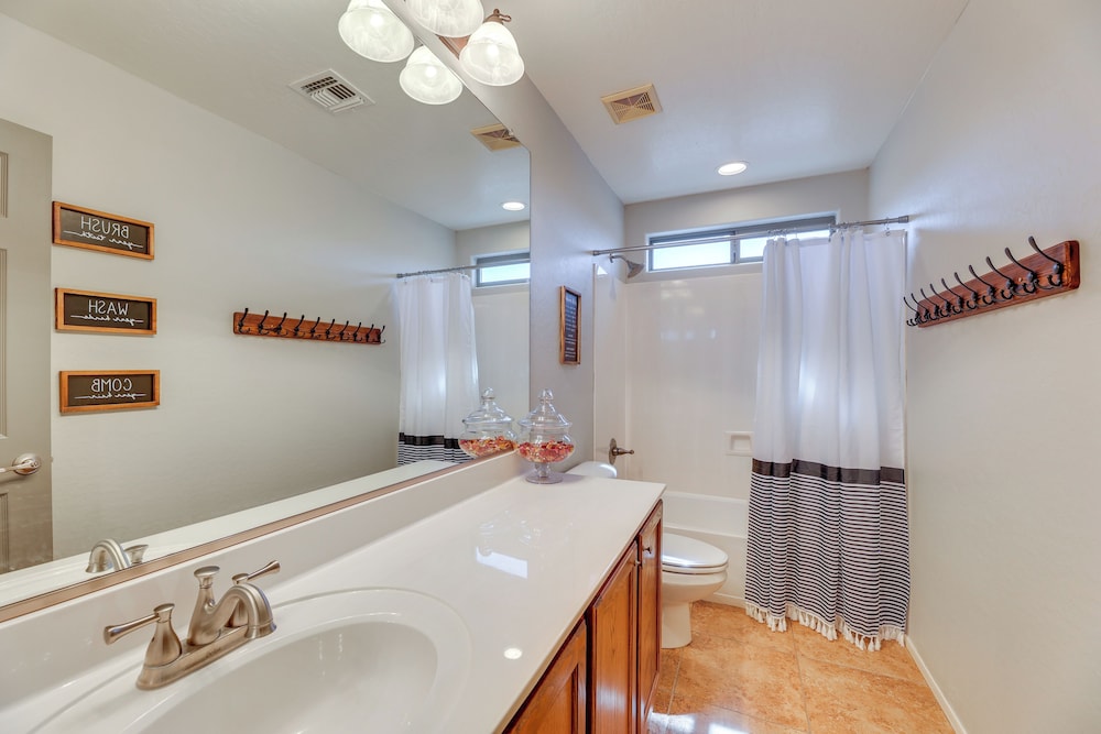 Mtn-view Getaway w/ Outdoor Oasis in Gold Canyon