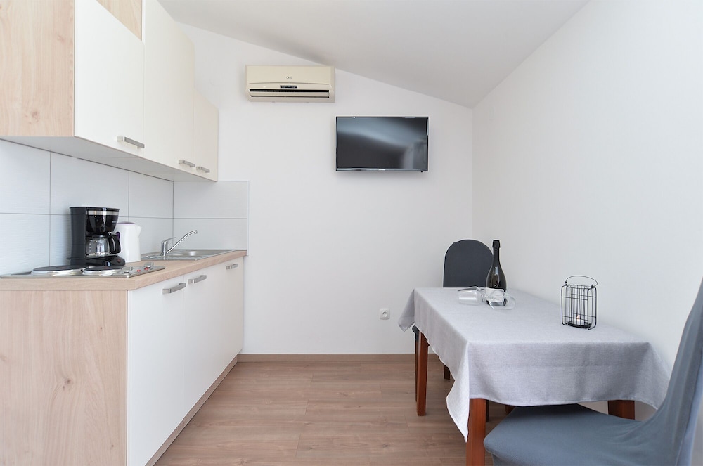 Apartments Emil 596