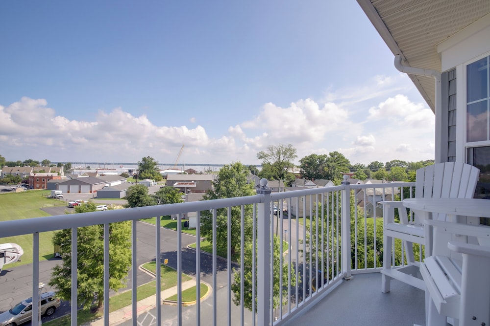 Walkable Condo w/ Drawbridge Views in Cambridge