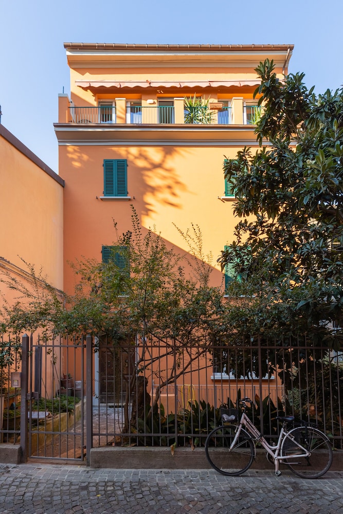 Capo di Lucca White Apartments