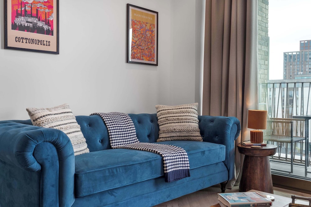 Cottonopolis Suite With 1 Bedrooms and 1 Bathrooms