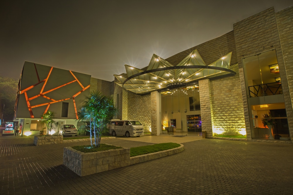 Avenra Beach Hotel