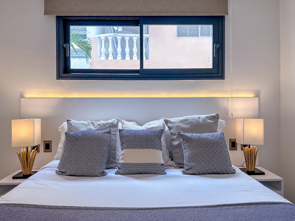 Luxury 3 Bedroom Apartment at the Beach