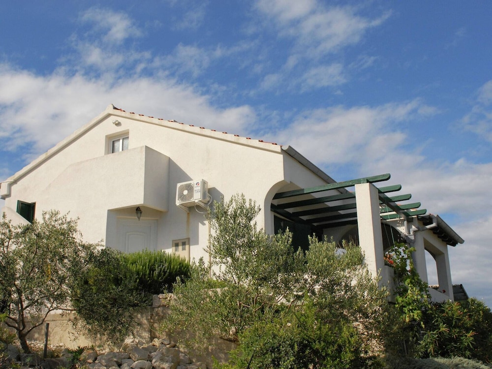 Holiday Home in Veli Rat Near Saharun