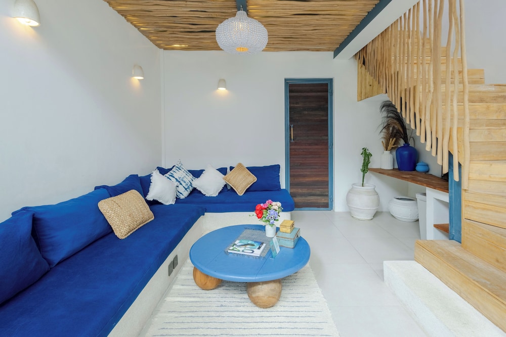 Studio Santorini - 1 BR Loft in Canggu