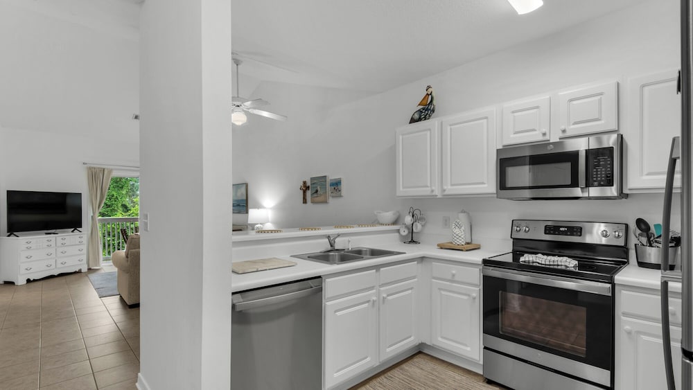 Seagrove 2BR Near Lake & Beach + Free Tickets: Bikes, Dolphin Cruise & More!
