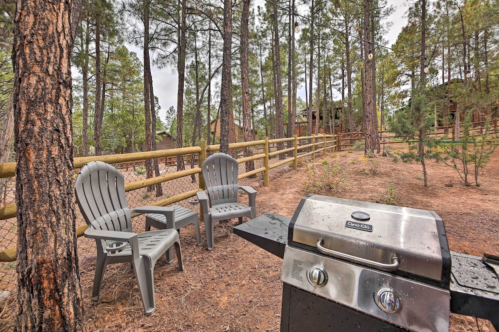 Pet-friendly Show Low Cabin w/ Trail Access!
