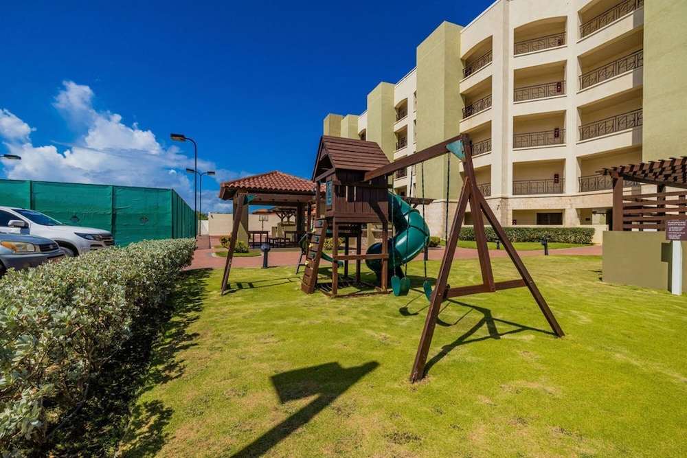 Top Floor Corner Condo w Amazing Views 2BR 3BA