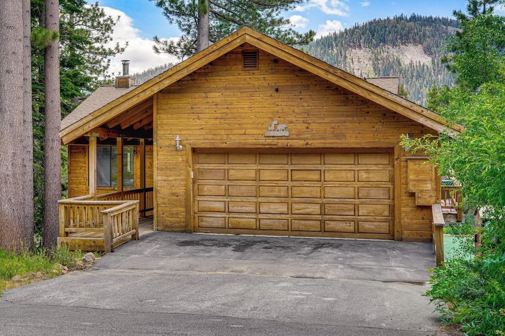 Close to Ski Slopes: Tahoe Ski Chalet w/ Fireplace view 4