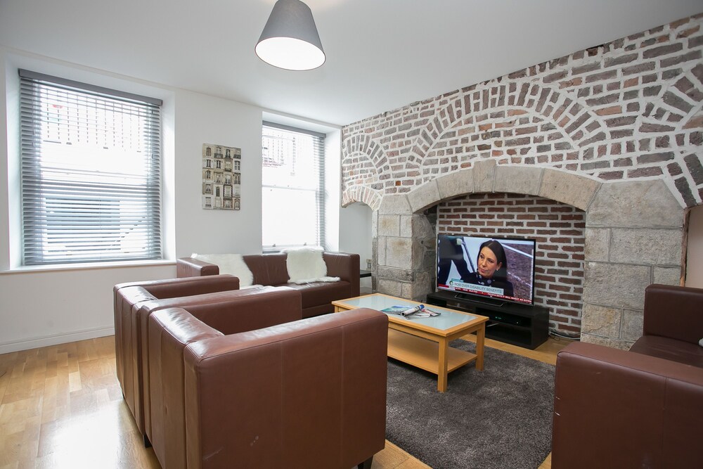 Georgian Square Apartments