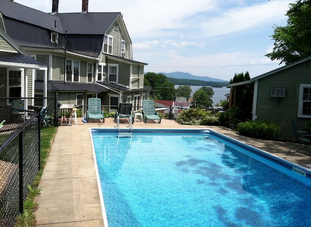 Lakeview House & Cottages