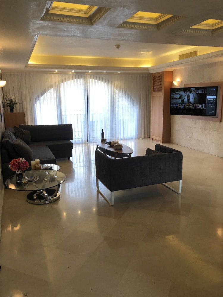 Mamilla's Penthouse