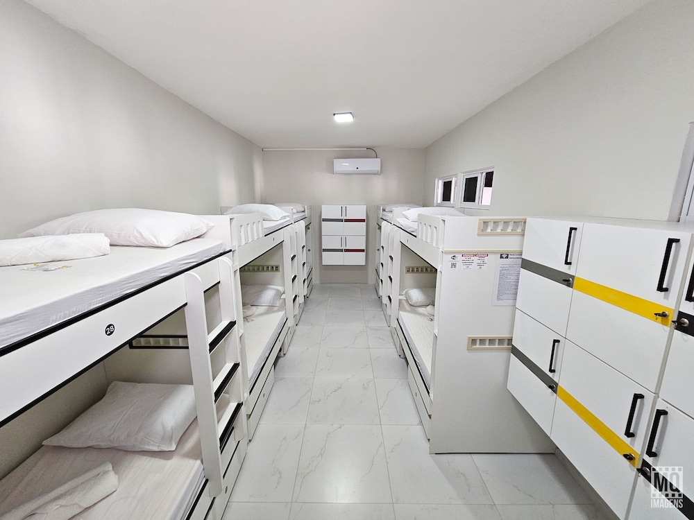 MANERO HOSTEL