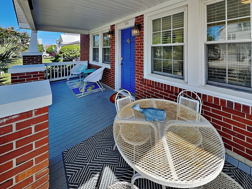 CB Sunshine Cottage by Carolina Retreats