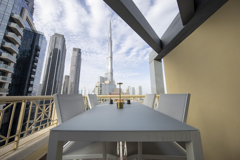 Fountain View Signature Residence With Terrace 135 SQM