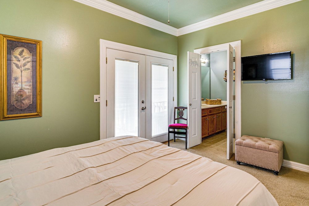Private Pier, Porch! Quiet Lake Livingston Retreat