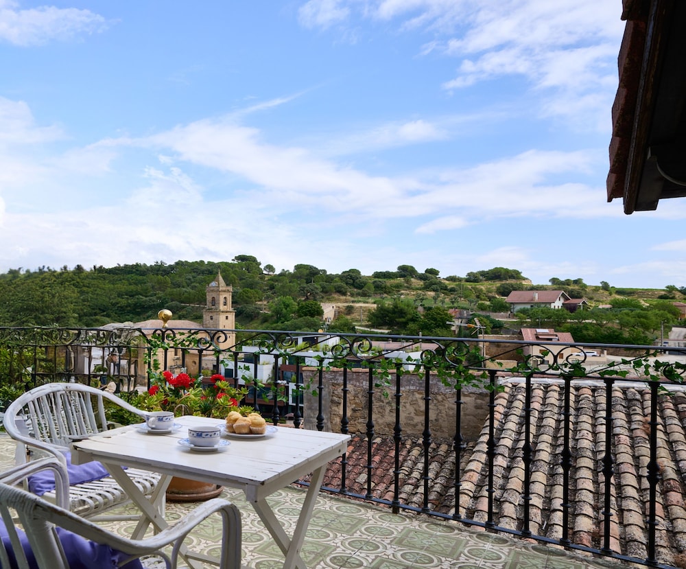 Wine Escape by Fidalsa