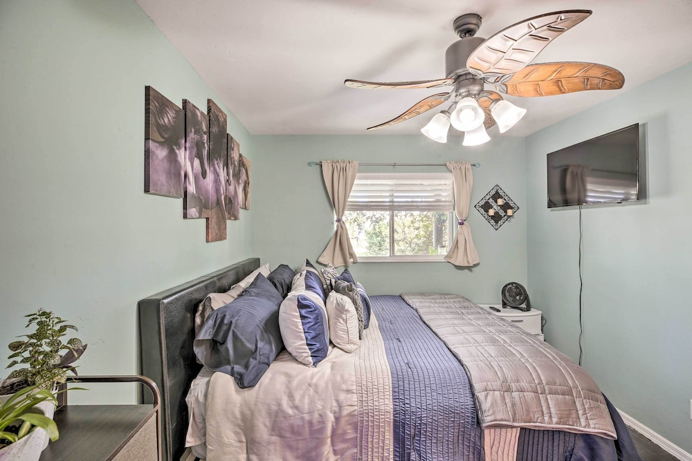 Updated Fort Myers Escape w/ Screened Lanai!