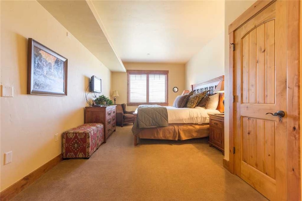 5101 Emerald Lodge, Trappeur's Crossing Apartment 3