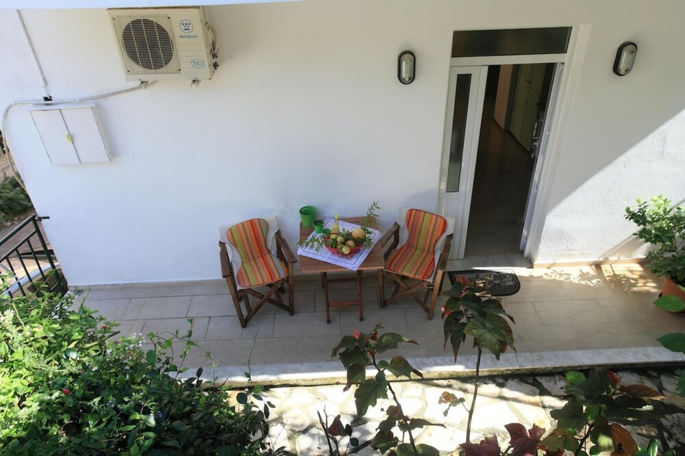 Photo 10