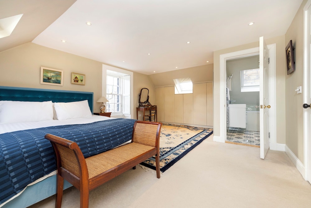 Luxury Family Flat in Edinburgh New Town