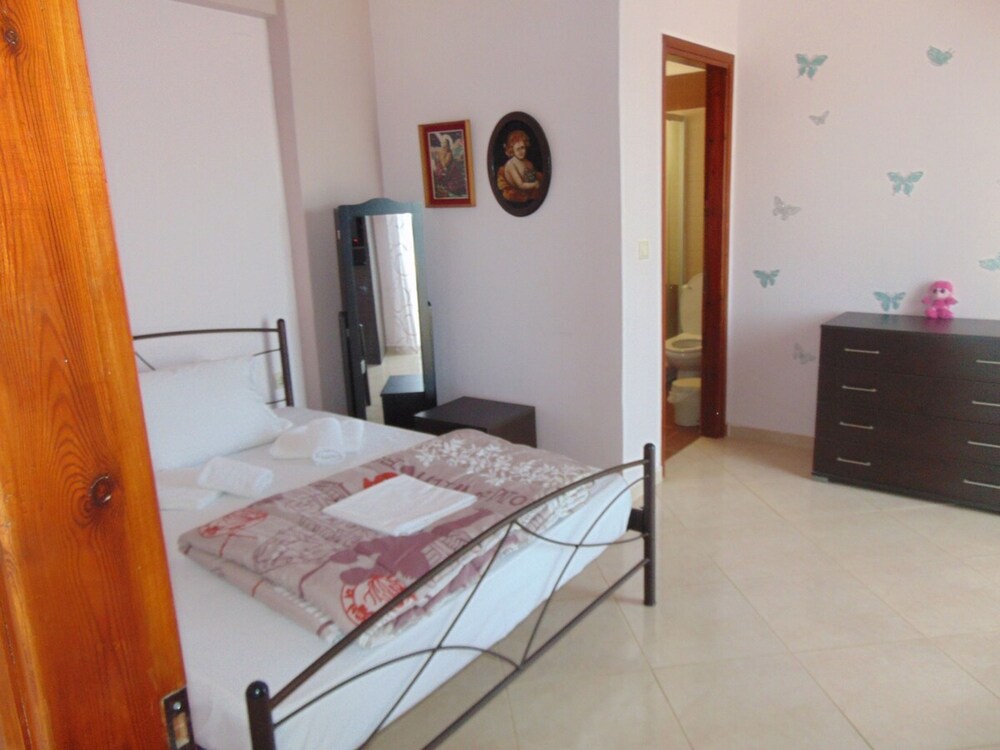 Comfy Beachfront Litinas Casa With Seaview