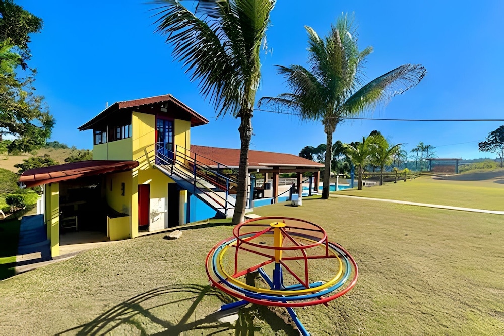 Chácara com 4 Chalés grande piscina
