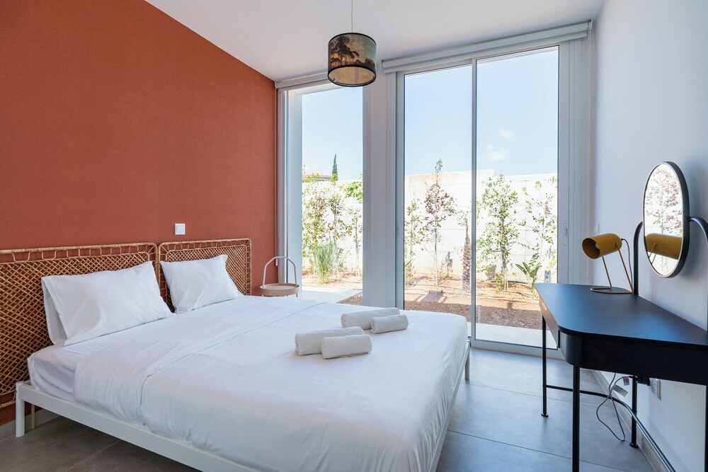 Blu Horizon - Stylish Living with Pool & Balconies in Protaras