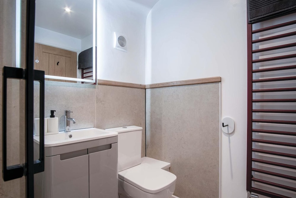 Flat 2 - 1 Bedroom Apartment - Tenby