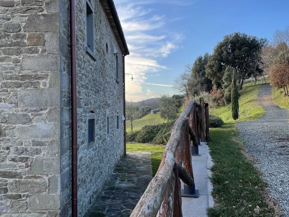 Farmhouse in Tuscany Near Anghiari view 2