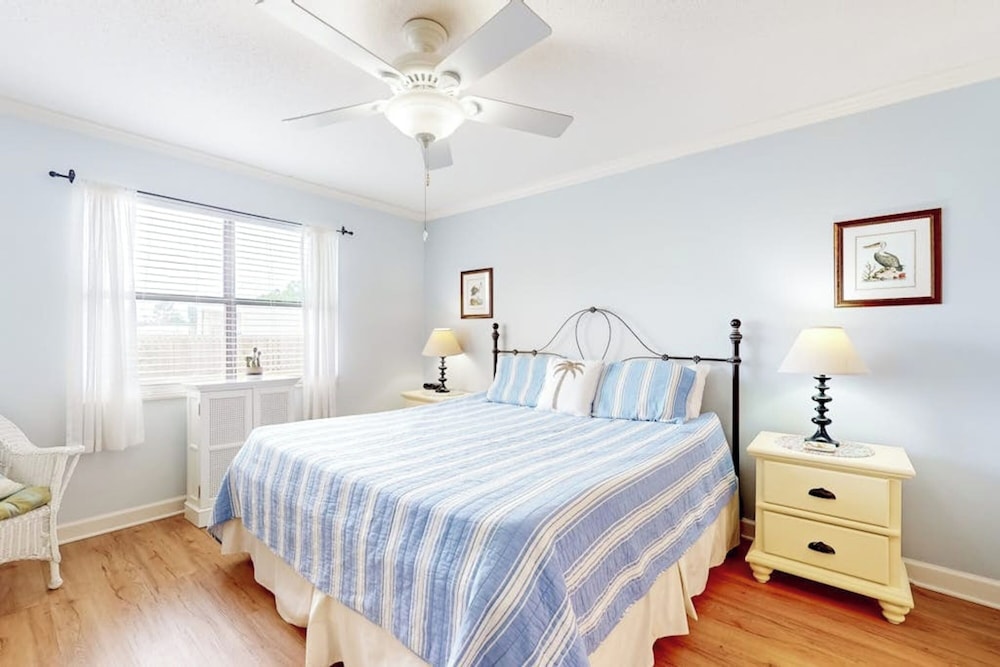 Mariner Lakes Condos
