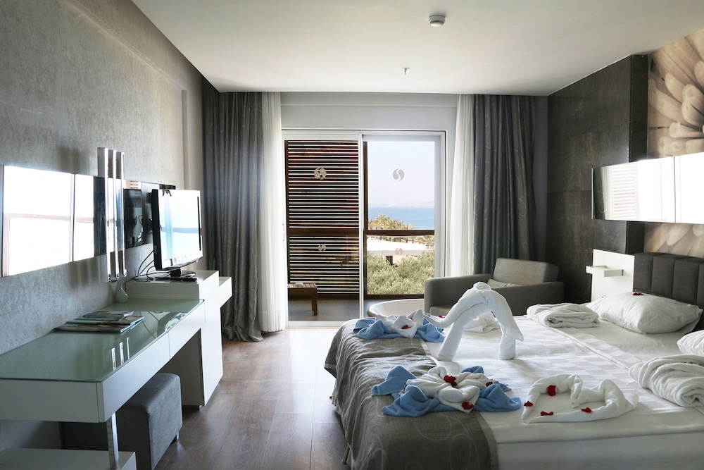 Gold Island Selected Hotel