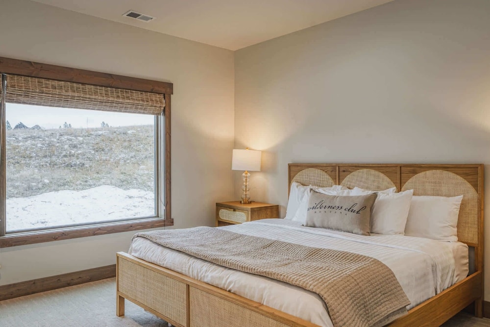 Wilderness Club Escape For 14!