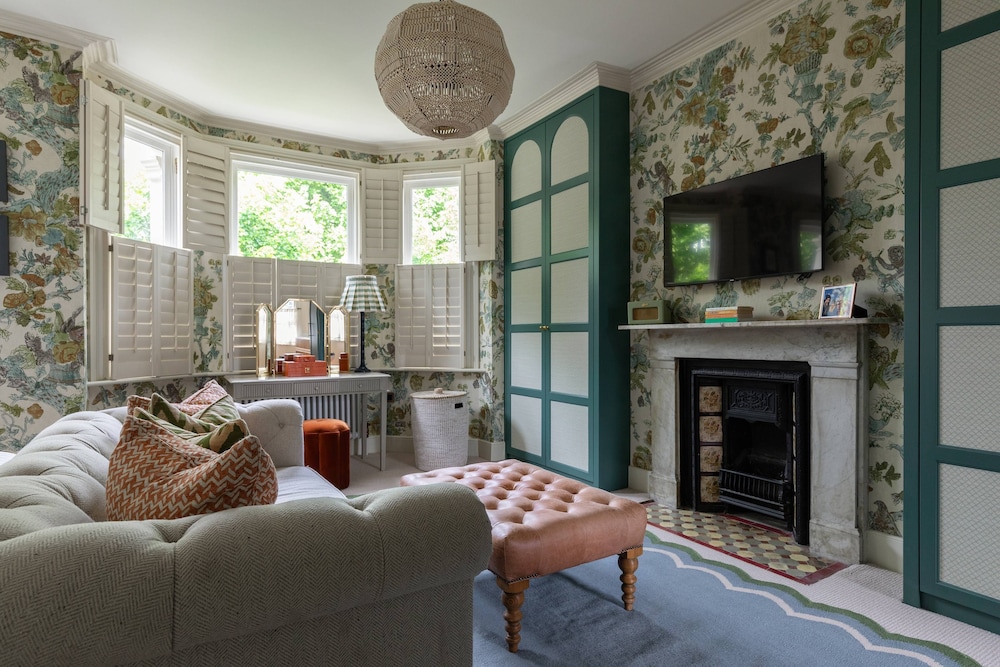Westover Road III by Onefinestay