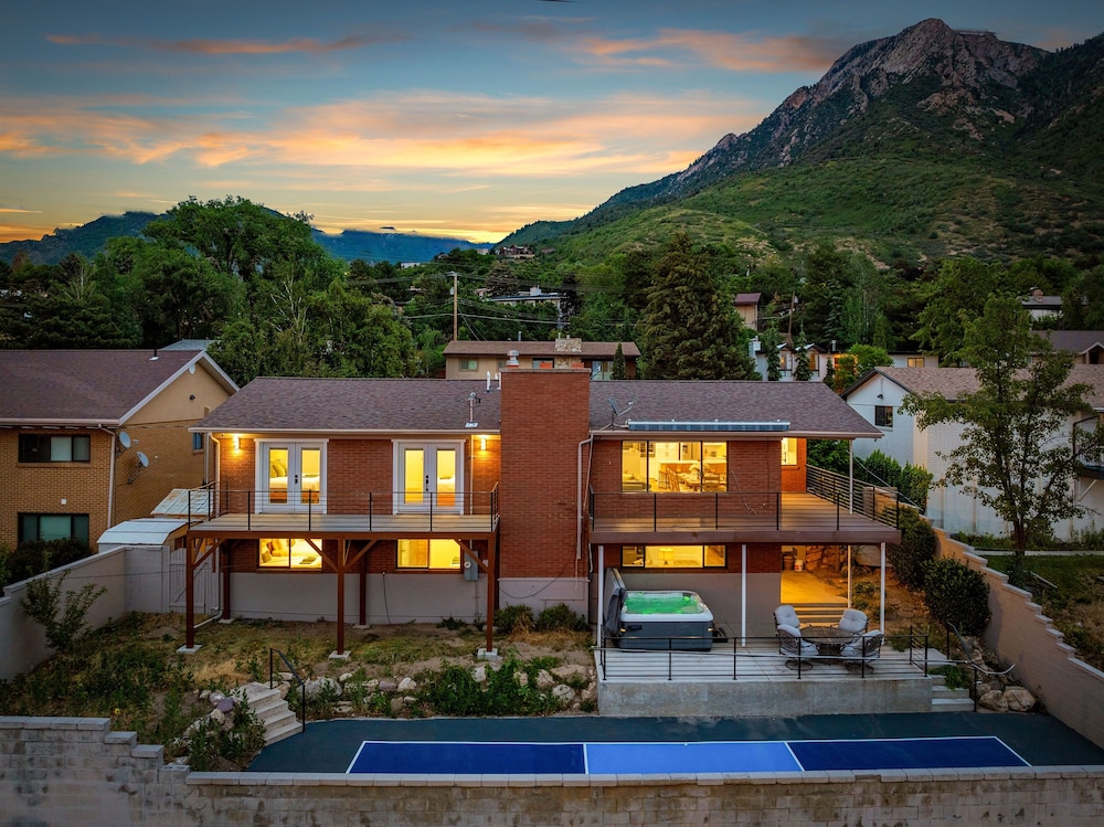 All-new Luxe Stay Views, Sauna & Hot Tub 7 Bedroom Villa