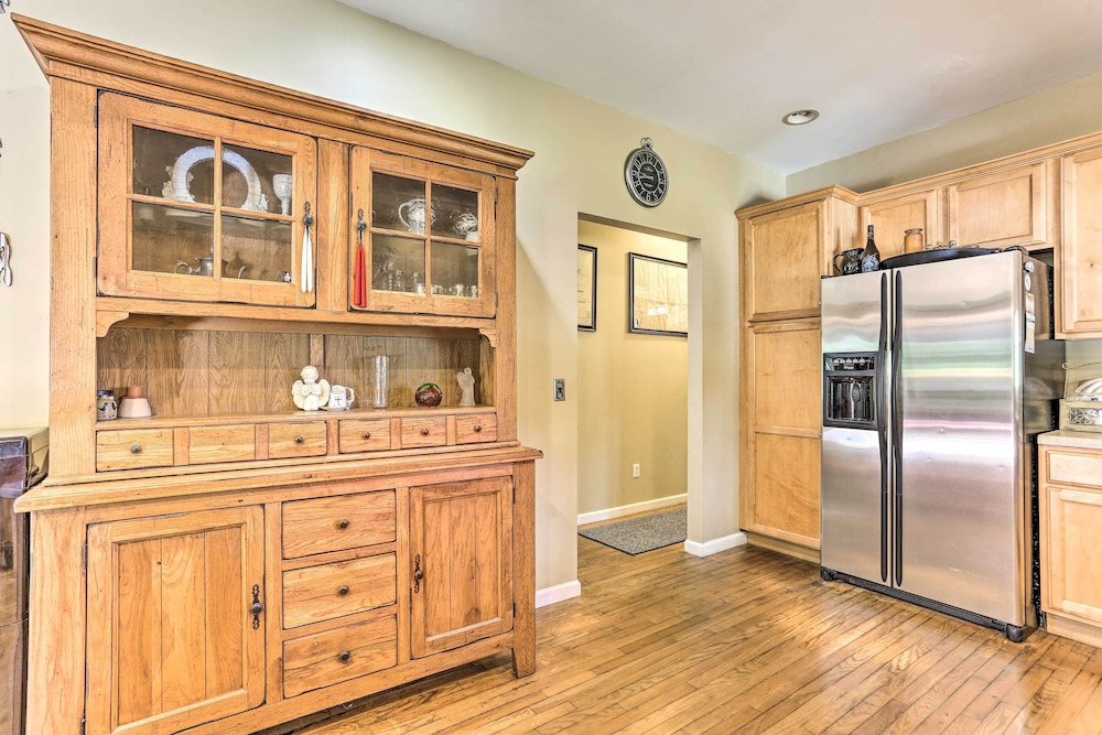 Pet-friendly Grand Pine Bush Retreat on 2 Acres! - Property Image 5