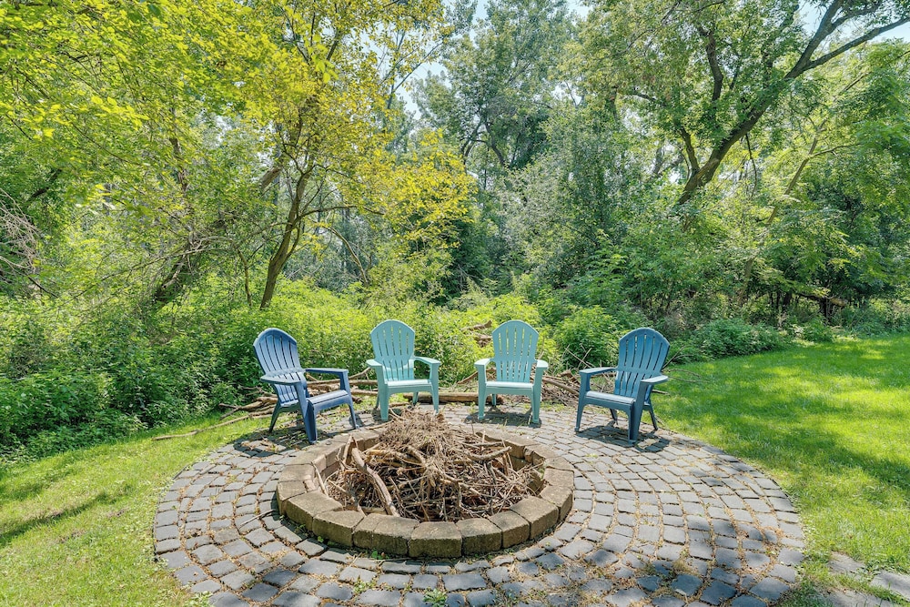 Lake Geneva Family Gem w/ Fenced Dog Run!