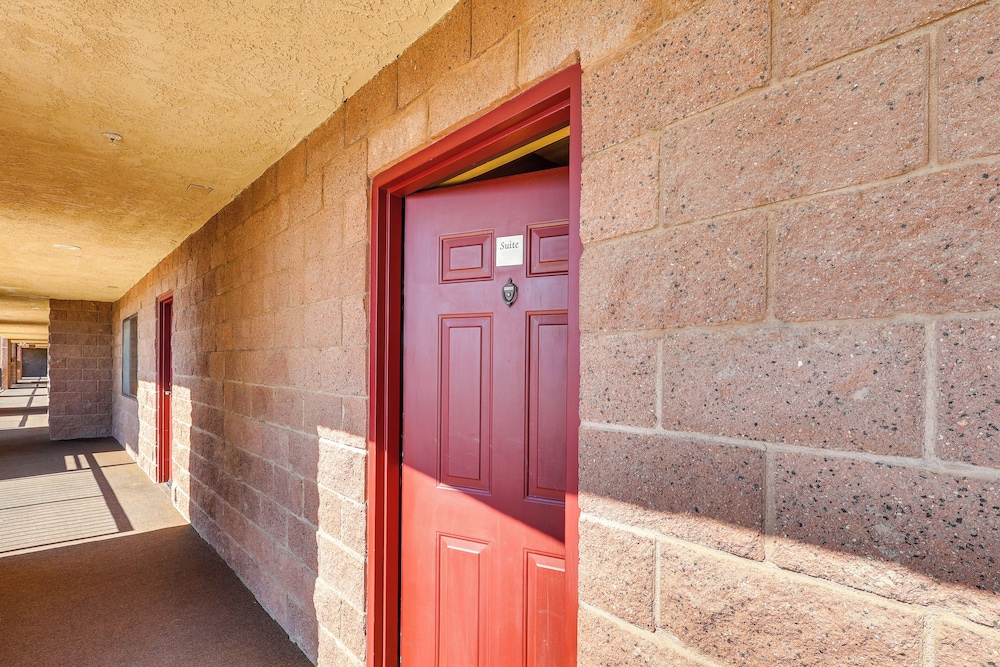 London Bridge Views: Havasu Condo on Golf Course