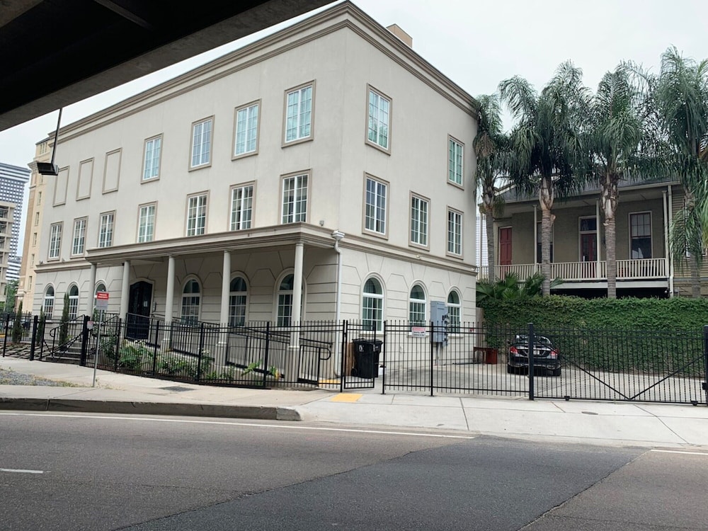 New Orleans Vacations - Tise Plaza Condos - Property Image 1