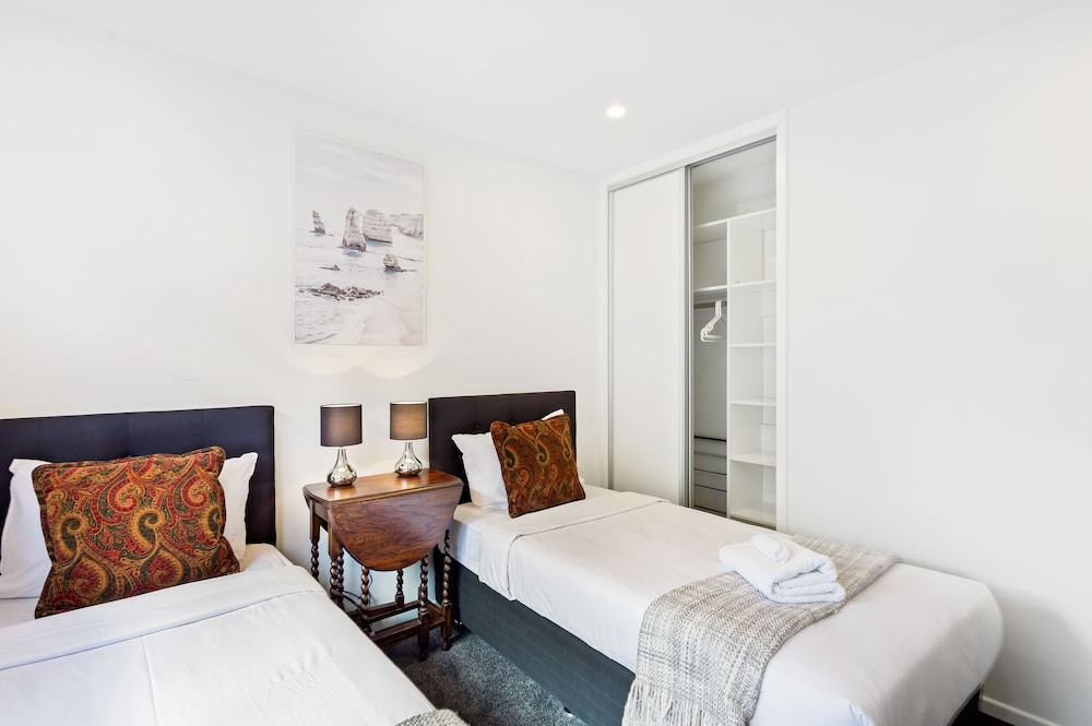 The Perfect City Pad - WiFi - Netflix view 5
