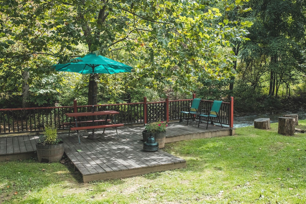 Smoky View Cottages & RV Resorts