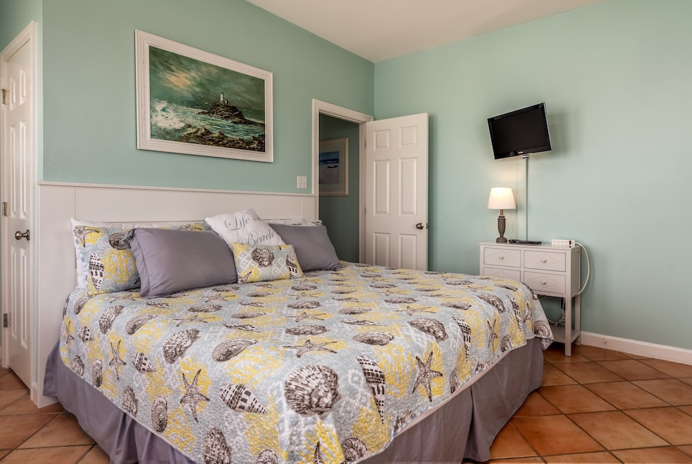 Surfside - 2431 Bienville 4 Bedroom Home by RedAwning