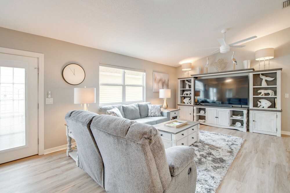 1 Mi to Golf: Home w/ Chic Patio in The Villages