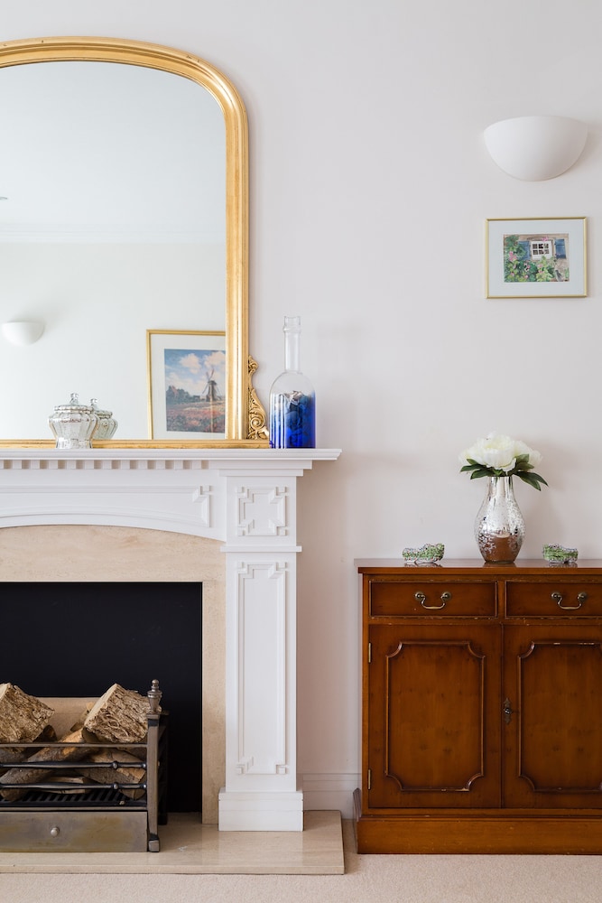 2-bed 2-bath Next to Park Lane