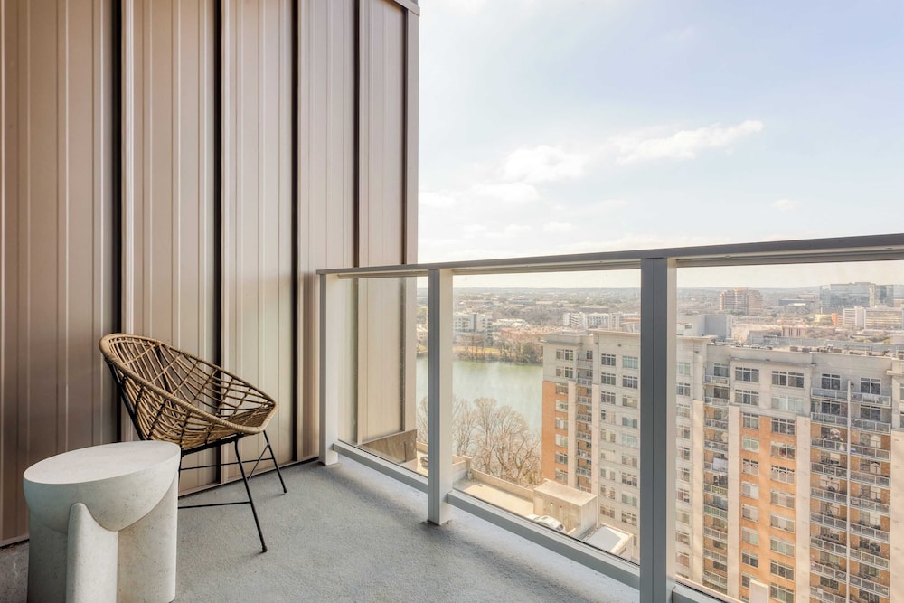 Sleeps 34! 11 Condos in New Austin High Rise w/ Rooftop Pool, Gym, Yoga Studio