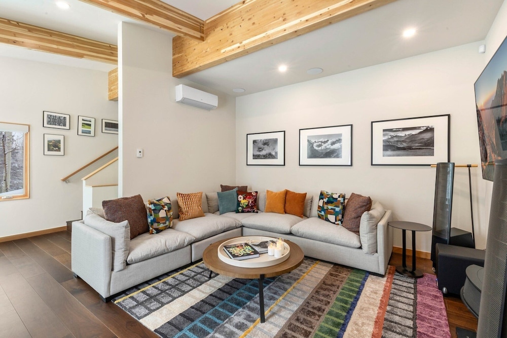 Saddle Horn Lane 4 Bedroom Home